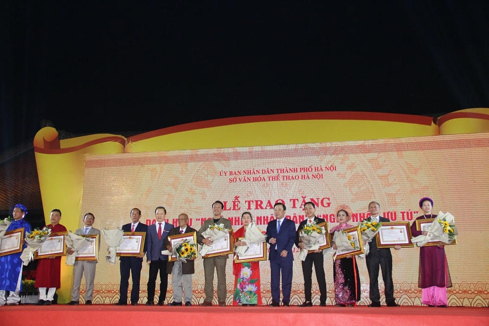 54 nghệ nhân được phong tặng danh hiệu Nghệ nhân Ưu tú và 01 nghệ nhân được truy tặng danh hiệu Nghệ nhân Ưu tú.
