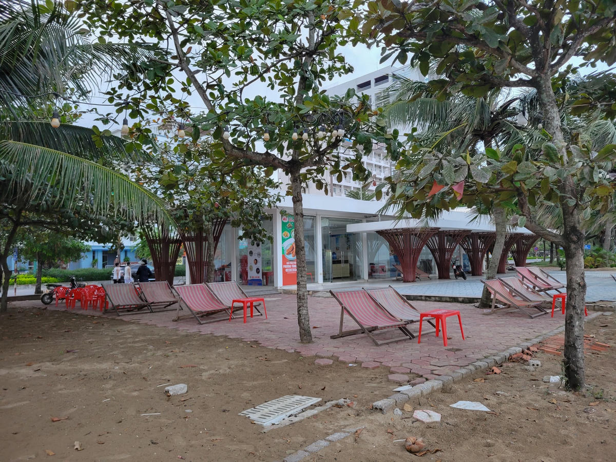 Các hubway, quán nước không một bóng khách hàng.