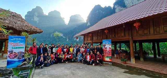 khach-trai-nghiem-homestay-lam-binh-tuyen-quang.jpg