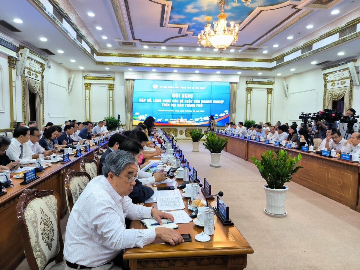 TP HCM tổ chức gặp gỡ, lắng nghe doanh nghiệp chia sẻ khó khăn, vướng mắc.