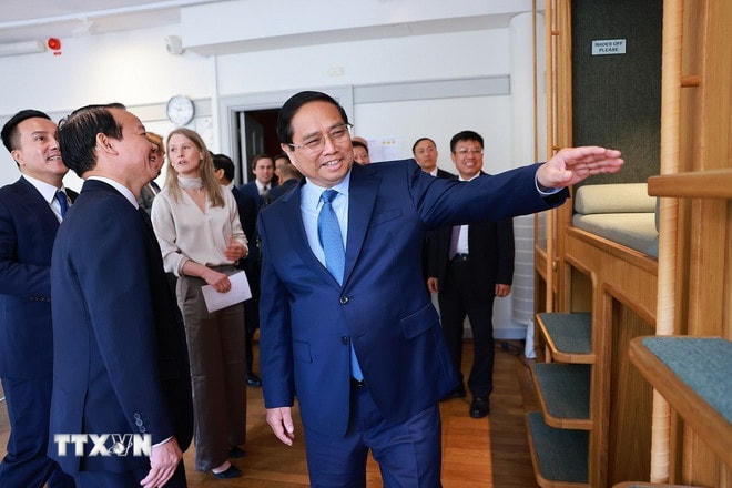 Thủ tướng Phạm Minh Chính thăm Đại học Kinh tế Stockholm. (Ảnh: Dương Giang/TTXVN) ttxvn-thu-tuong-phat-bieu-ve-chinh-sach-tai-dai-hoc-kinh-te-stockholm-8088055-2.jpg