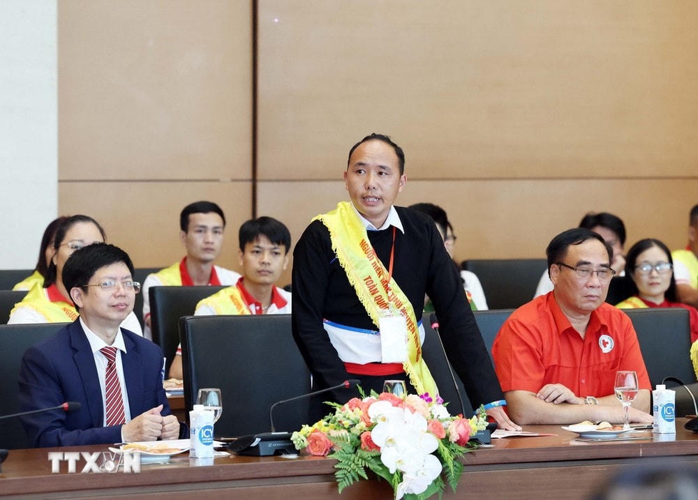 Đại biểu Ma A Sà, tỉnh Lai Châu phát biểu. (Ảnh: Thống Nhất/TTXVN) ttxvn_hien mau 2.jpg