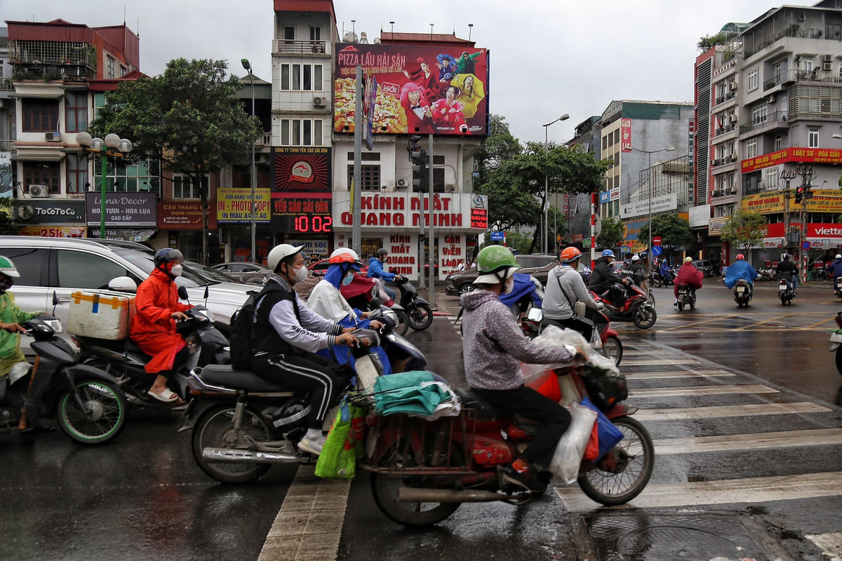 Tuy nhiên, chỉ ngay sau khi lực lượng chức năng vắng mặt thì tình trạng vi phạm này lại đâu vào đấy.