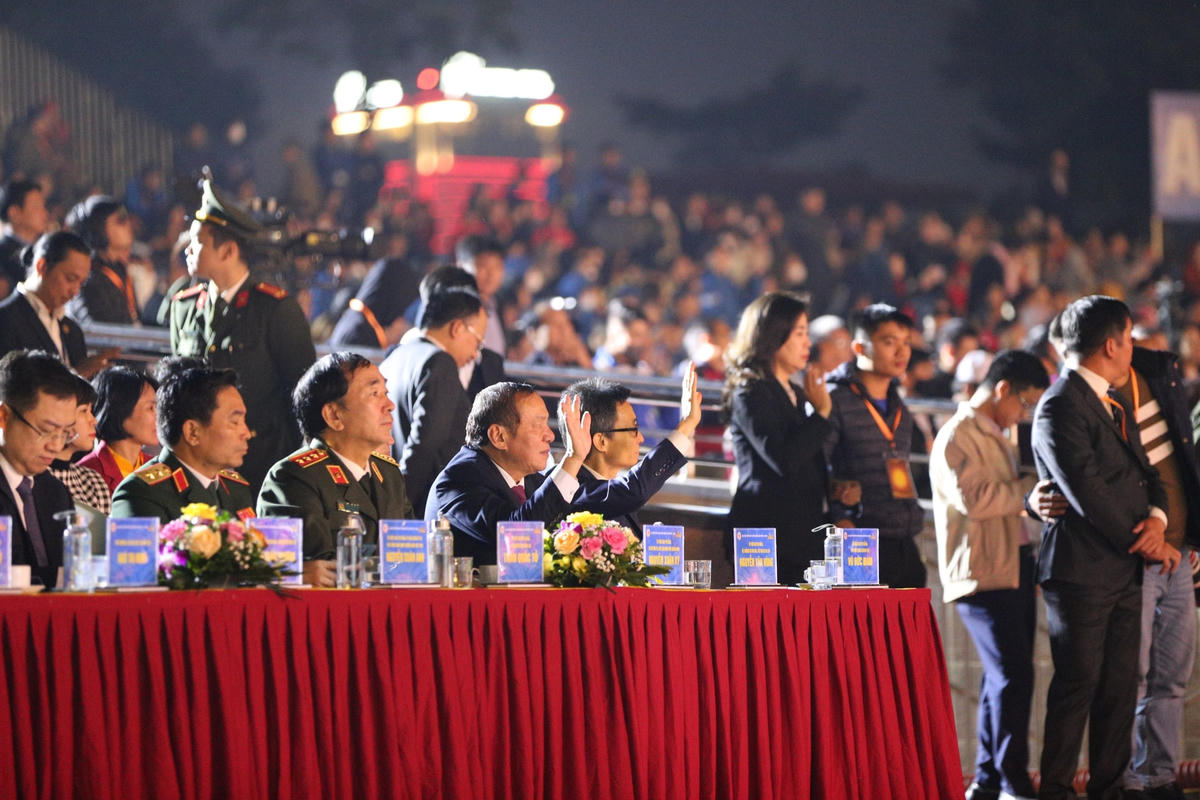 Phó Thủ tướng Chính phủ Vũ Đức Đam cùng lãnh đạo Đảng, Nhà nước và các địa phương dự lễ khai mạc Đại hội.