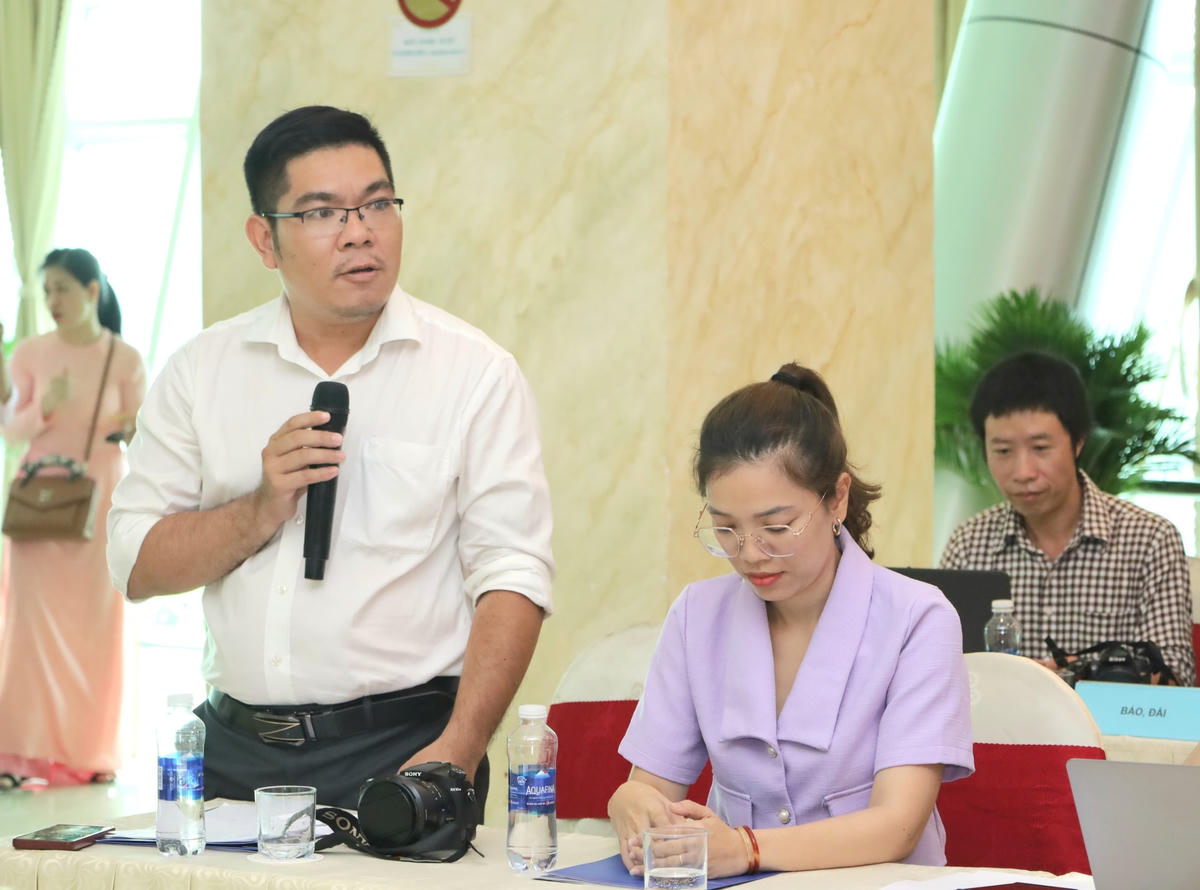 Phóng viên đặt câu hỏi xoay quanh công tác chuẩn bị, tổ chức lễ hội.