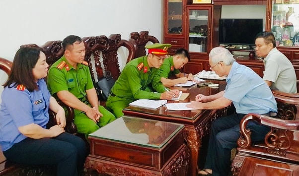 Cơ quan điều tra đang hoàn thiện biên bản khám nơi ở của bị can.
