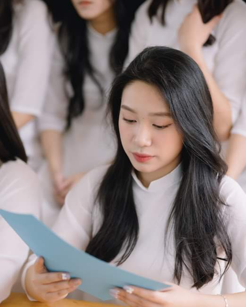 Vân Anh cảm thấy áp lực khi bắt đầu rời khỏi ghế nhà trường. Ảnh: Nhân vật cung cấp.