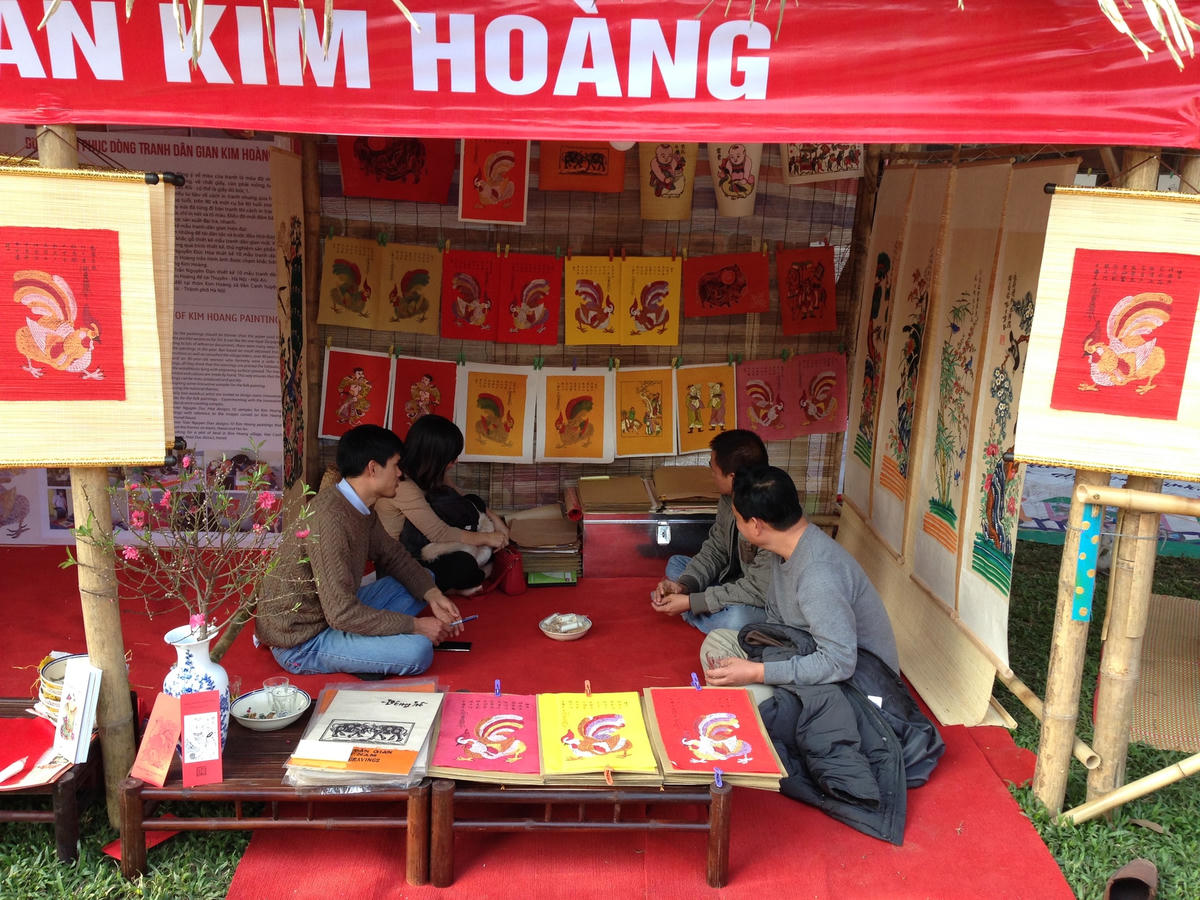 Sự trở lại của dòng tranh dân gian Kim Hoàng khiến nhiều nhà sưu tập hứng thú. Ảnh: Thư Hoàng.  