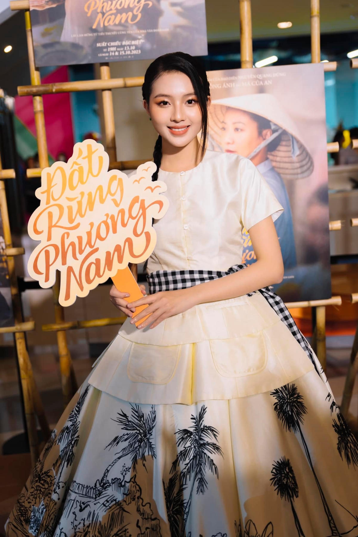 Bích Ngọc cho biết mình từng “suýt” lỡ hẹn với phim. Ban đầu, cô đọc thông tin casting trên mạng xã hội nhưng tự thấy bản thân chưa phù hợp nên không tham gia. Nào ngờ ít lâu sau, đoàn phim đã chủ động mời Bích Ngọc đến thử vai.