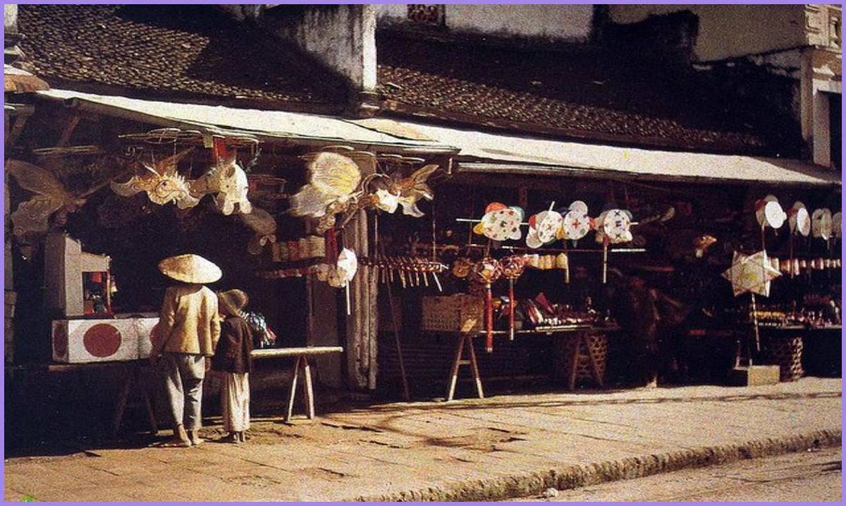 Cửa hàng bán đồ Trung thu đầu thế kỷ 20.  