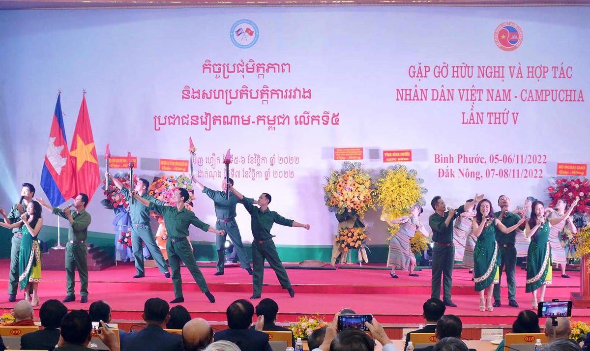 Không ngừng vun đắp những giá trị tốt đẹp và trao truyền cho các thế hệ mai sau tình hữu nghị thủy chung.