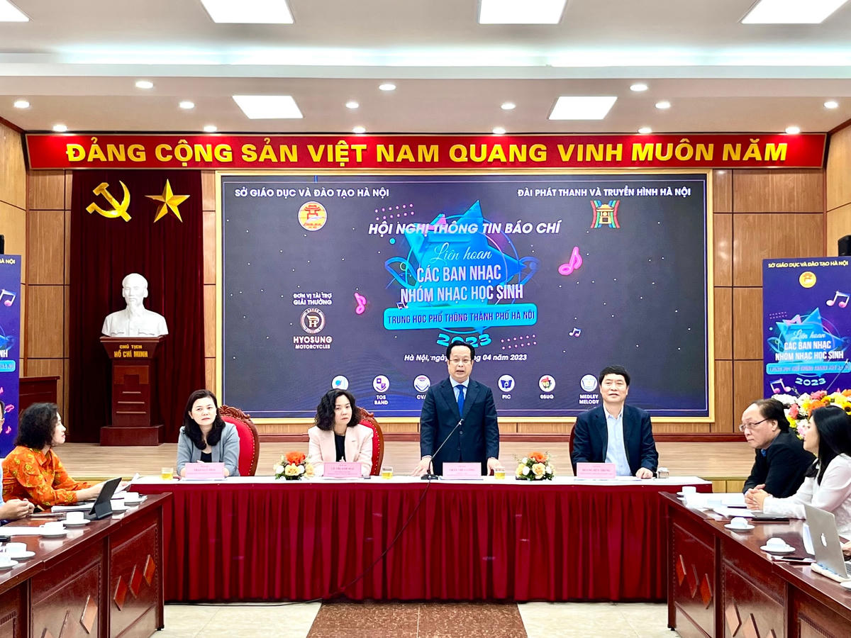 ông Trần Thế Cương - Giám đốc Sở GDĐT Hà Nội phát biểu tại hội nghị chiều 11/4.