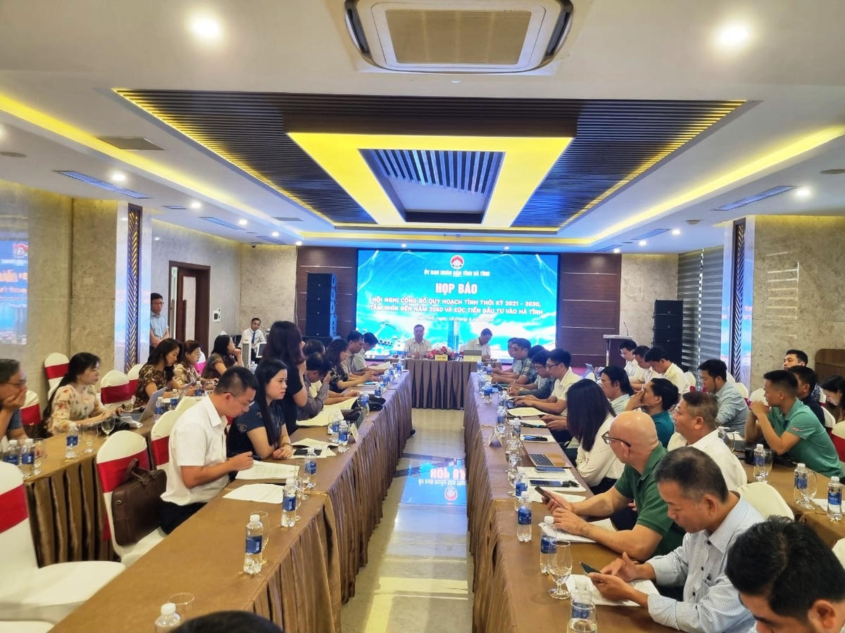 Quang cảnh buổi họp báo.