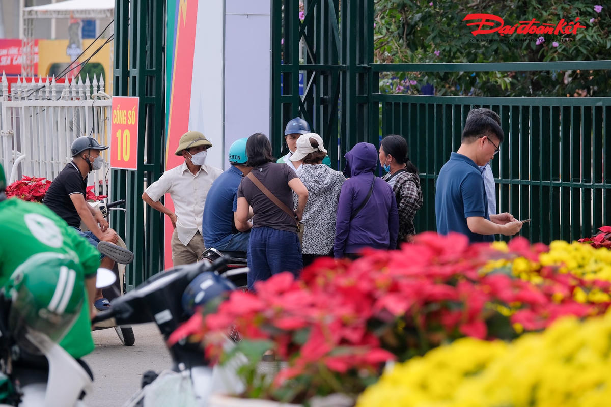 Chính vì vậy, mà người hâm mộ hiện chỉ có thể mua vé ở “chợ đen” để có thể theo dõi trực tiếp U23 Việt Nam đá chung kết.