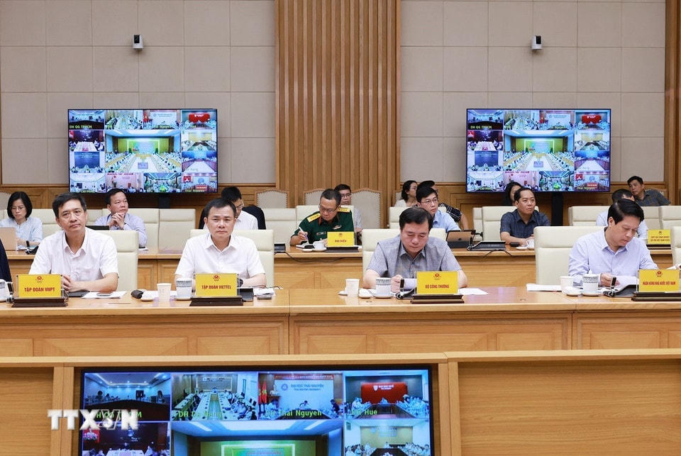 Các đại biểu tham dự phiên họp lần thứ hai của Ban Chỉ đạo Quốc gia về phát triển ngành công nghiệp bán dẫn. (Ảnh: Dương Giang/TTXVN) ttxvn-thu-tuong-bcd-cong-nghiep-ban-dan-6.jpg