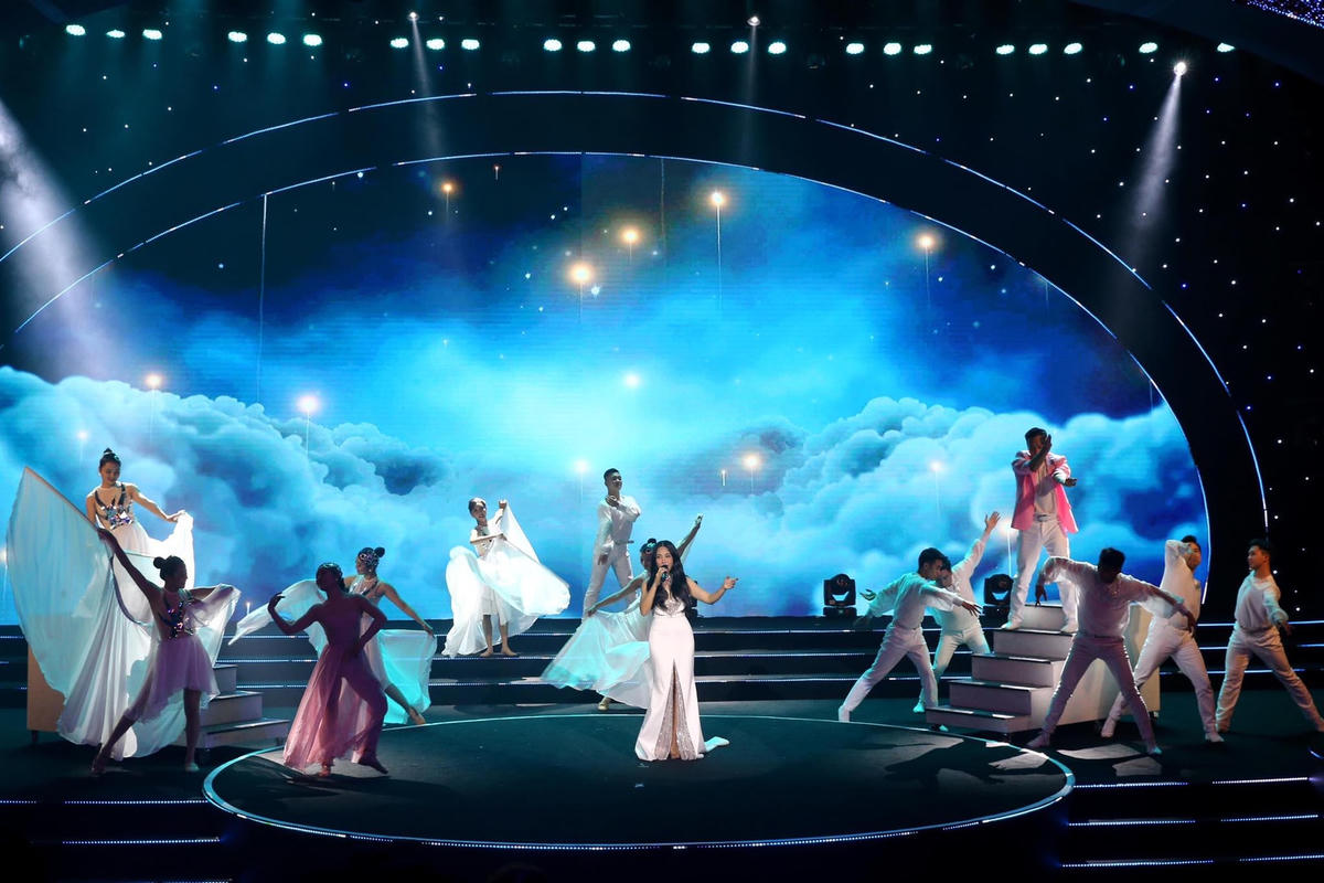 Chương trình nghệ thuật với chủ đề “Khát vọng mặt trời”. (ảnh Xuân Trần).