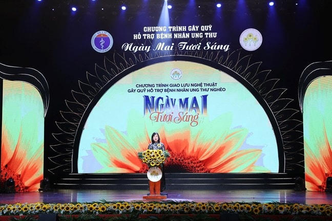 Uỷ viên Trung ương Đảng, Bộ trưởng Bộ Y tế Đào Hồng Lan phát biểu tại chương trình. 