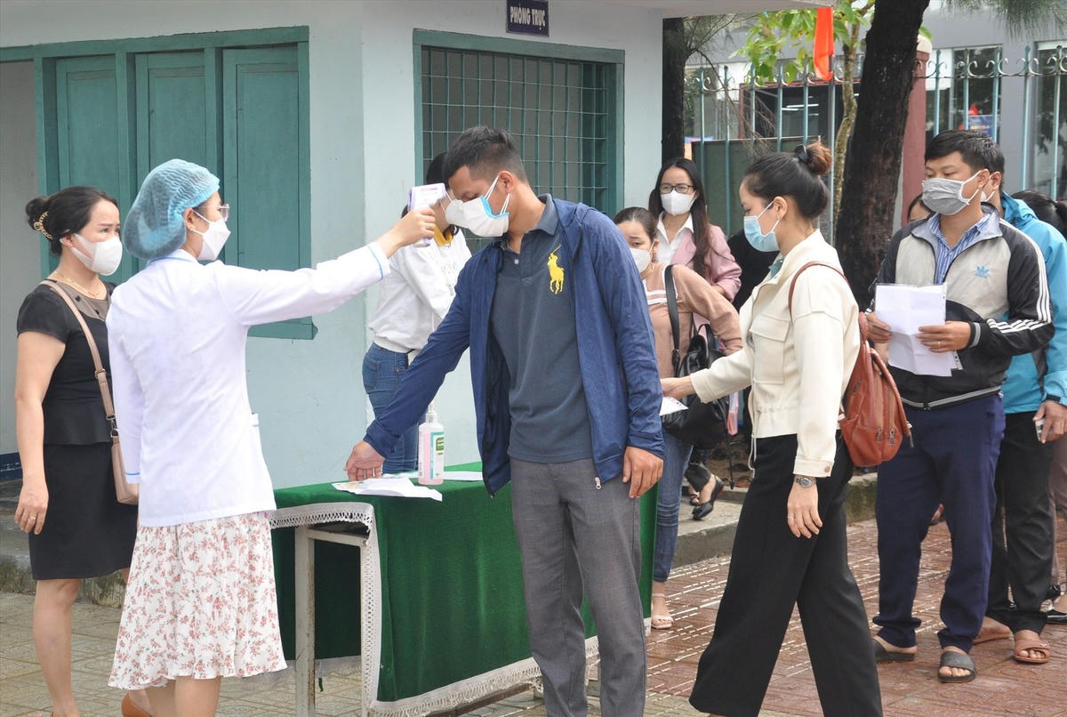 Thí sinh dự thi tuyển dụng viên chức ngành Giáo dục ở Quảng Nam.