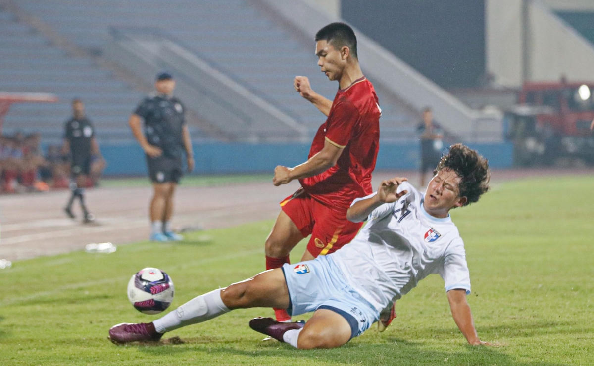 Lê Phát tỏa sáng với cú đúp giúp U17 Việt Nam thắng 4-0. (Ảnh: Dân Trí).
