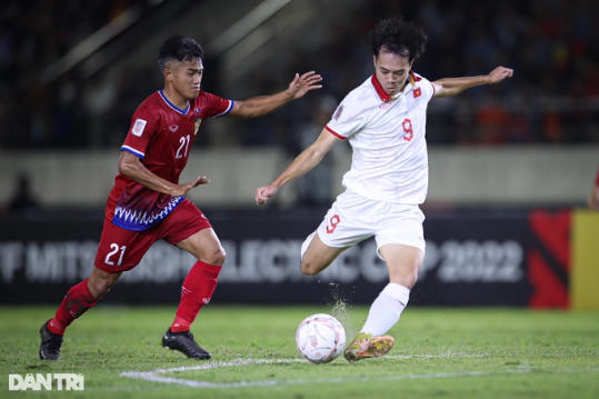 Văn Toàn dễ dàng nâng tỷ số lên 5-0 (Ảnh: Khoa Nguyễn). Nguồn: Dân Trí.