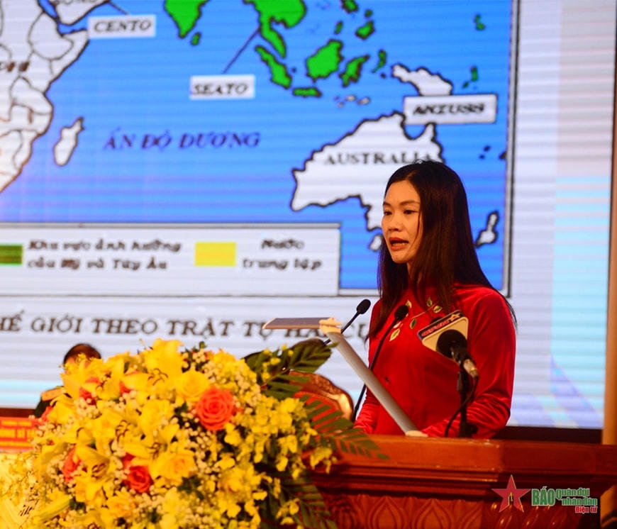  Một số đại biểu trình bày tham luận tại Hội thảo.