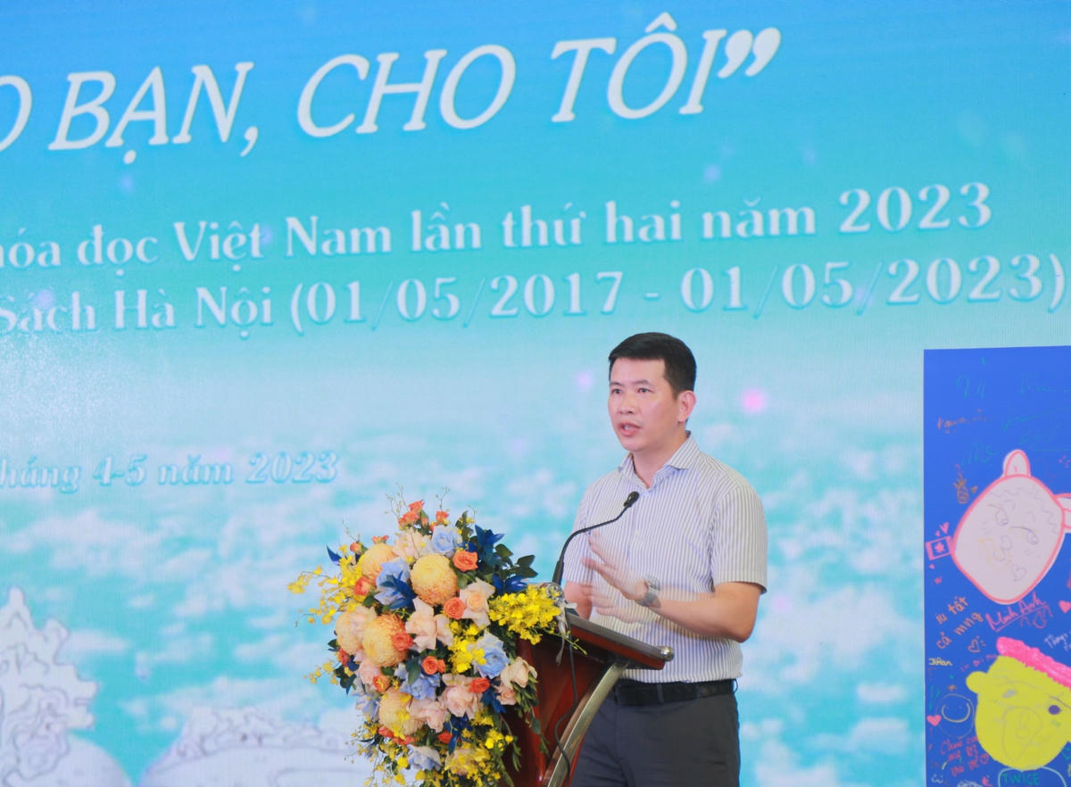Ông Phạm Tuấn Long, Chủ tịch UBND quận Hoàn Kiếm phát biểu tại lễ khai mạc. 