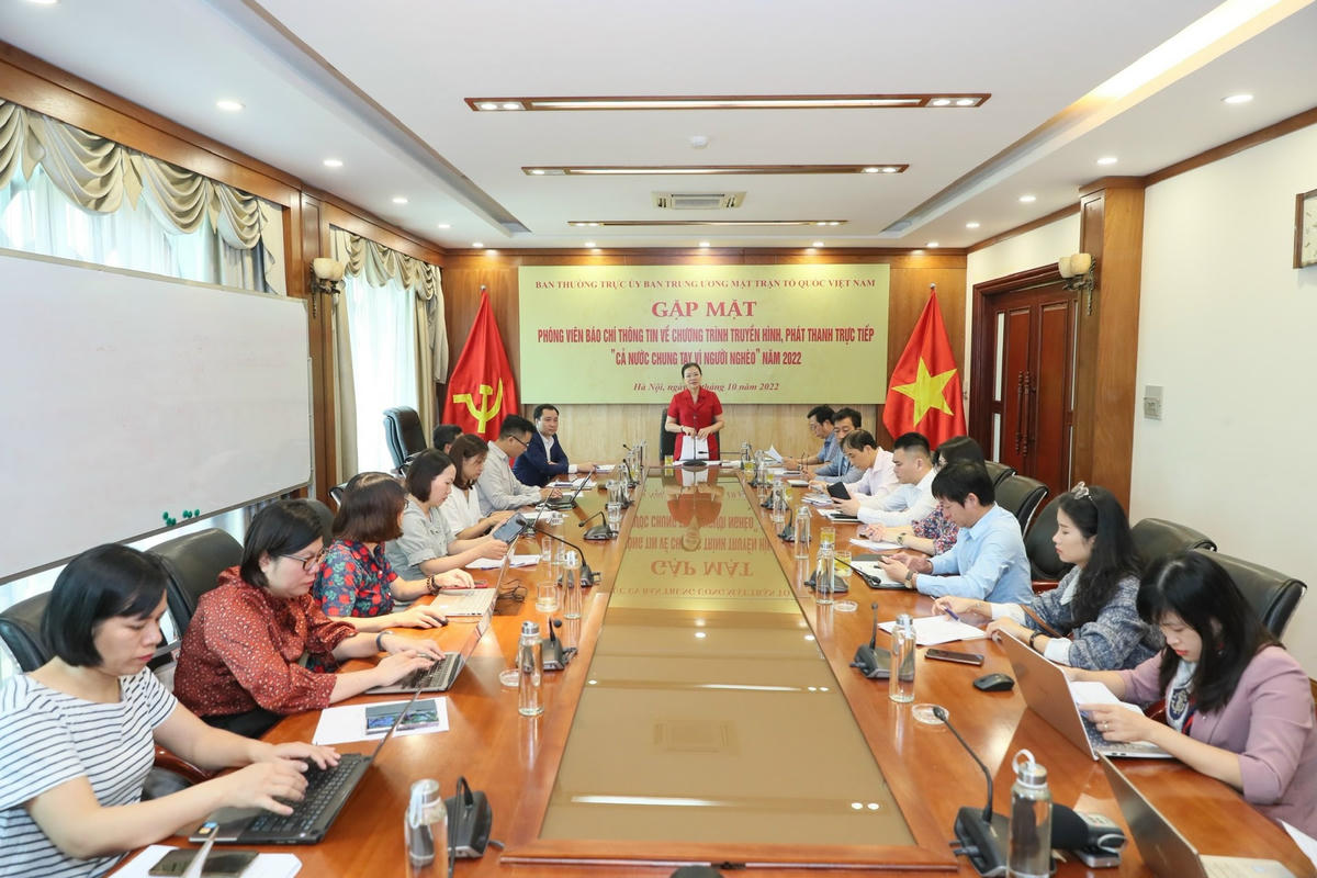 Quang cảnh buổi gặp mặt báo chí.