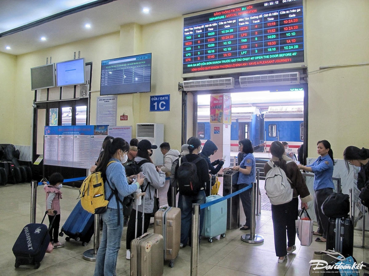 W_ga_ha_noi-le-khanh11.jpg