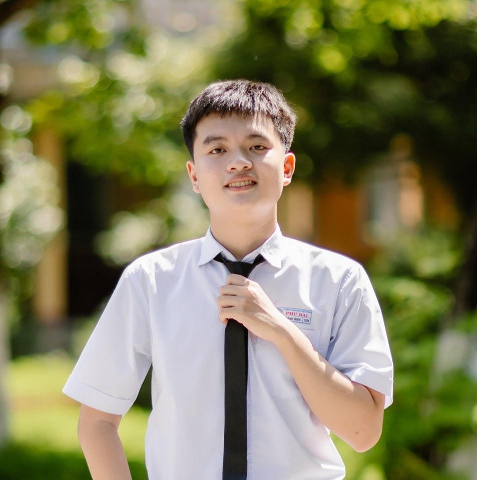 Võ Tá Thành Minh - một trong 3 thí sinh của tỉnh Thừa Thiên - Huế đạt điểm 10 môn Ngữ văn.