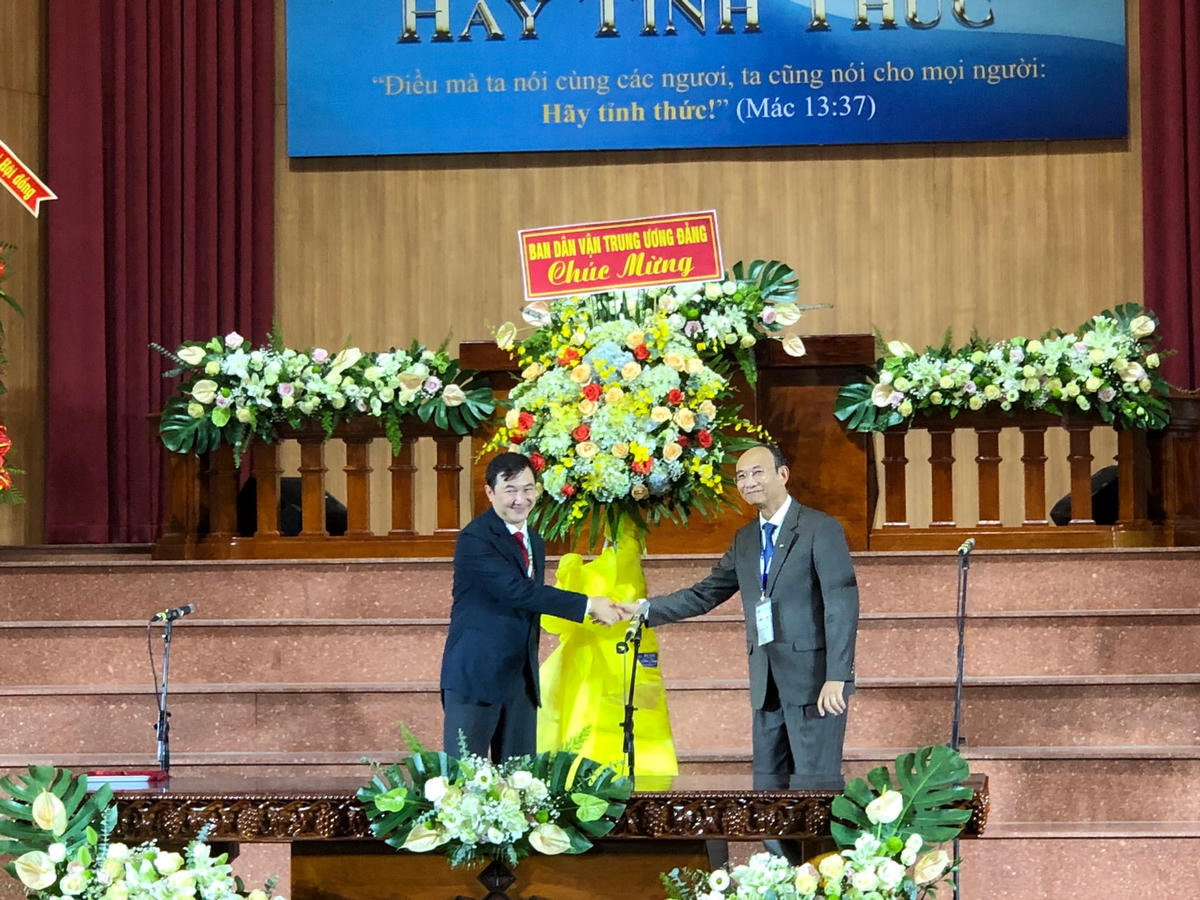 Đại diện Ban Dân vận Trung ương chúc mừng Đại hội. (Ảnh: Hồng Phúc).