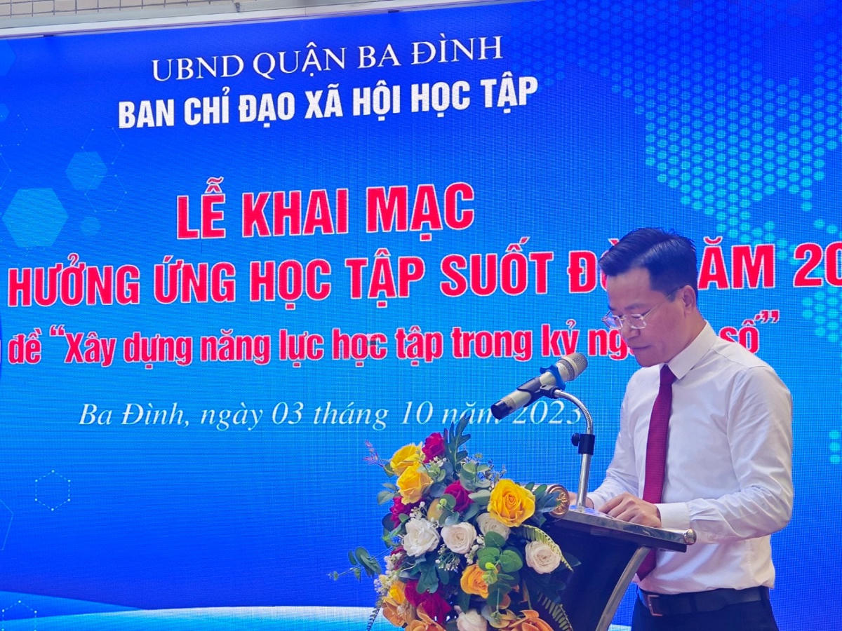 Ông Lê Đức Thuận – Trưởng phòng GDĐT quận Ba Đình phát biểu tại lễ khai mạc.