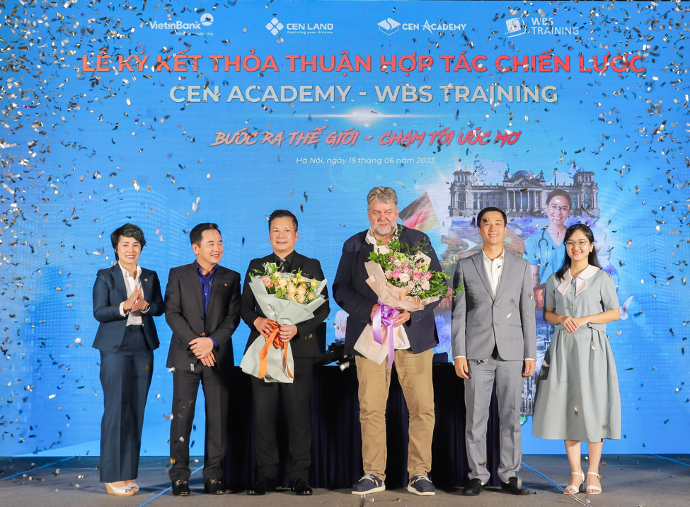 Hợp tác chiến lược giữa Cen Land và WBS Training.  