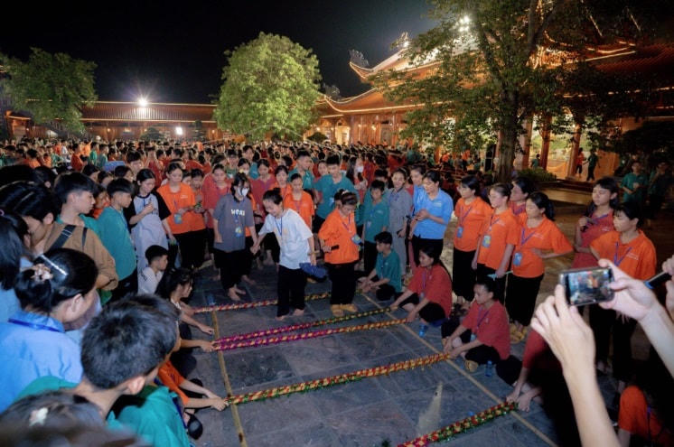 Tham gia nhảy sạp.
