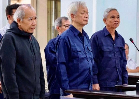 ong-nguyen-chien-thang-giua-va-cac-bi-cao-dang-bi-xet-xu-tai-toa..jpg