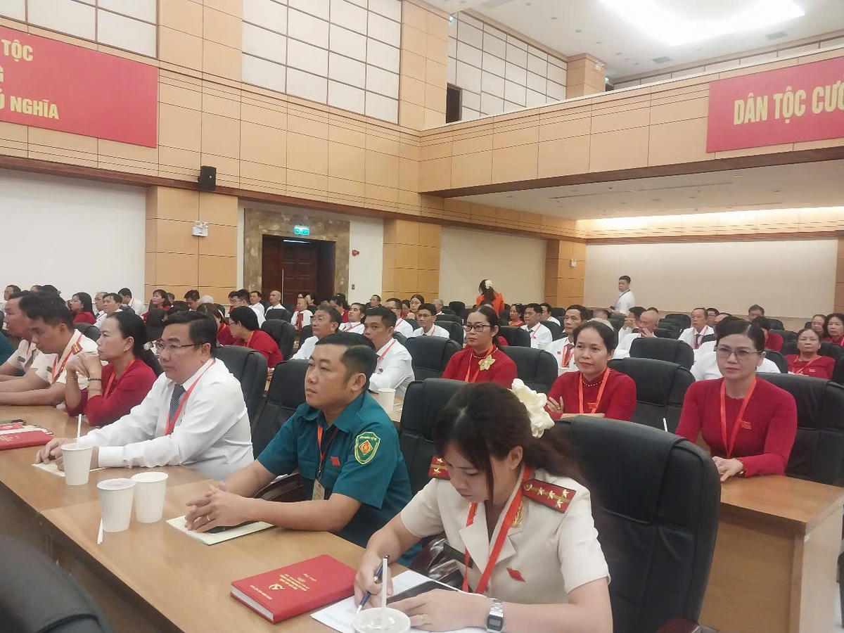 Các đại biểu tham dự đại hội. An