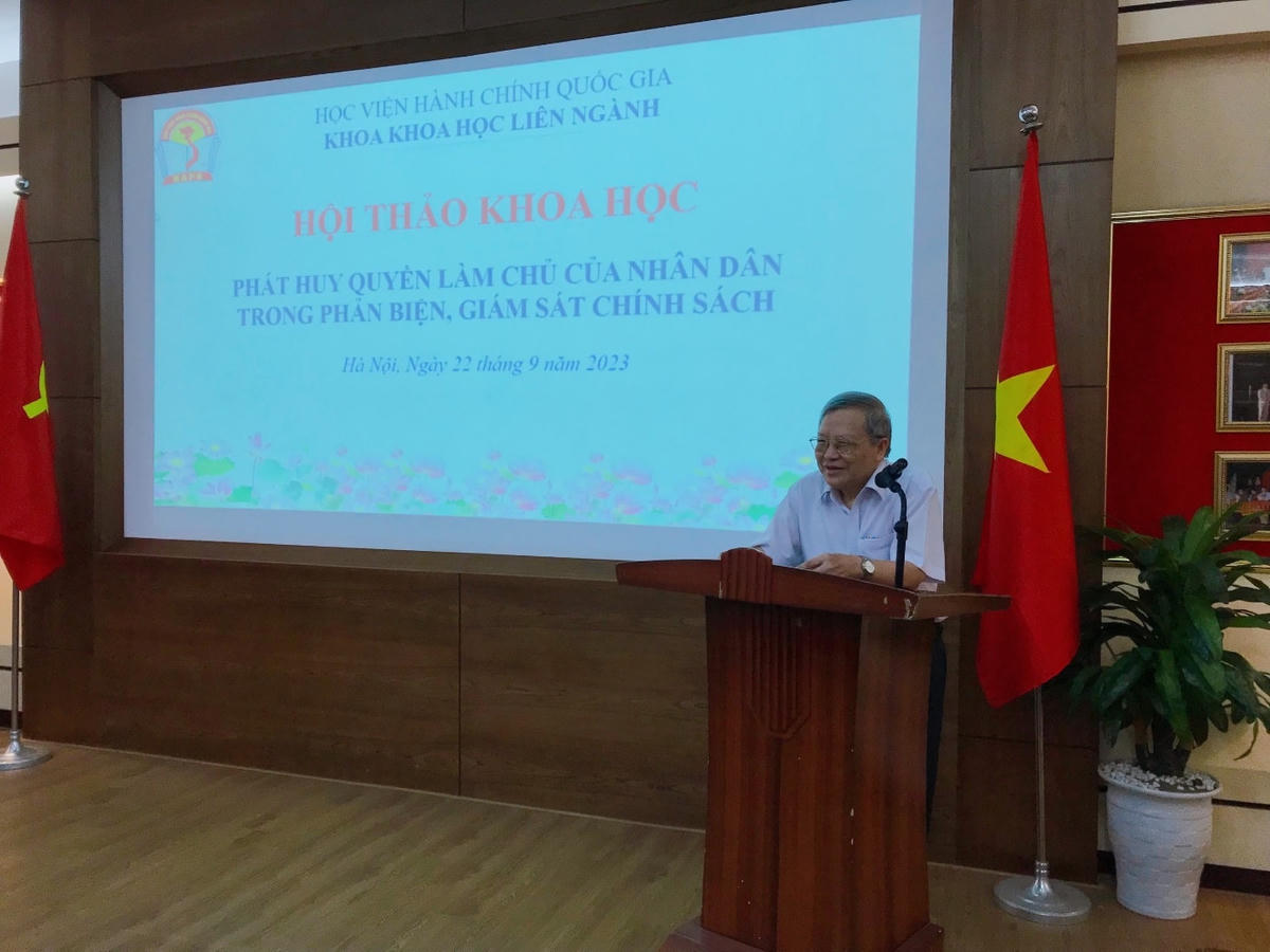 GS.TS. Nguyễn Trọng Chuẩn trình bày tham luận tại Hội thảo.