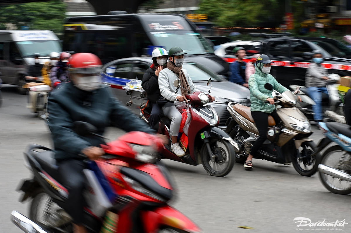 W_nguoi_dan_ve_que-le-khanh3.jpg