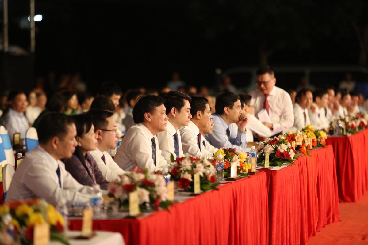 Đoàn đại biểu tham dự chương trình.