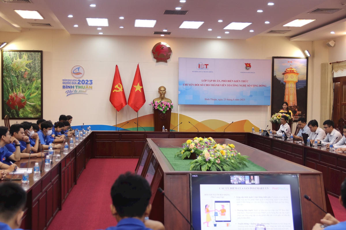 Quang cảnh buổi tập huấn.
