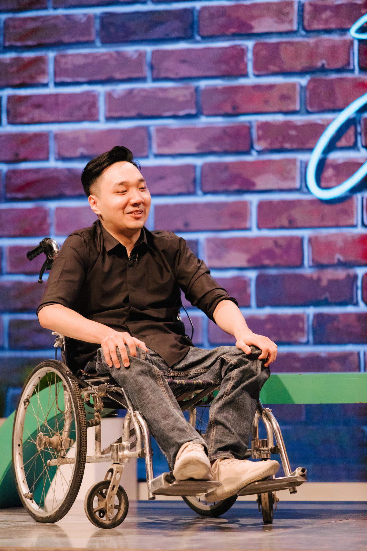 Câu chuyện về hành trình vượt khó của chàng trai 9X khiến người xem xót xa.