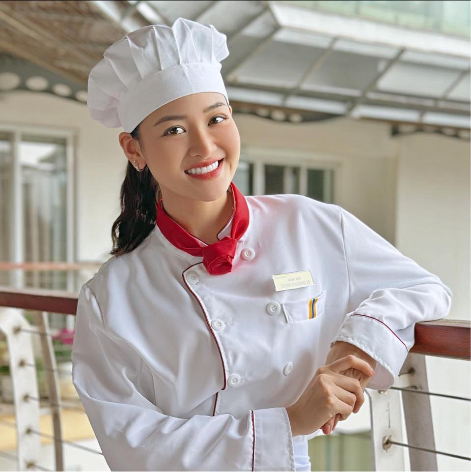 Hóa thân thành cô thợ bánh, Thùy Anh tự nhận xét, cô giống nhân vật đến 80%. 