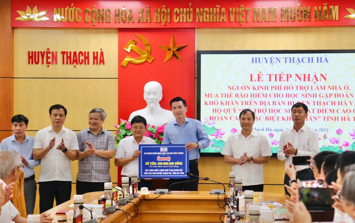 Ngân hàng TMCP Sài Gòn Công Thương hỗ trợ xây dựng 5 ngôi nhà trị giá 350 triệu đồng.