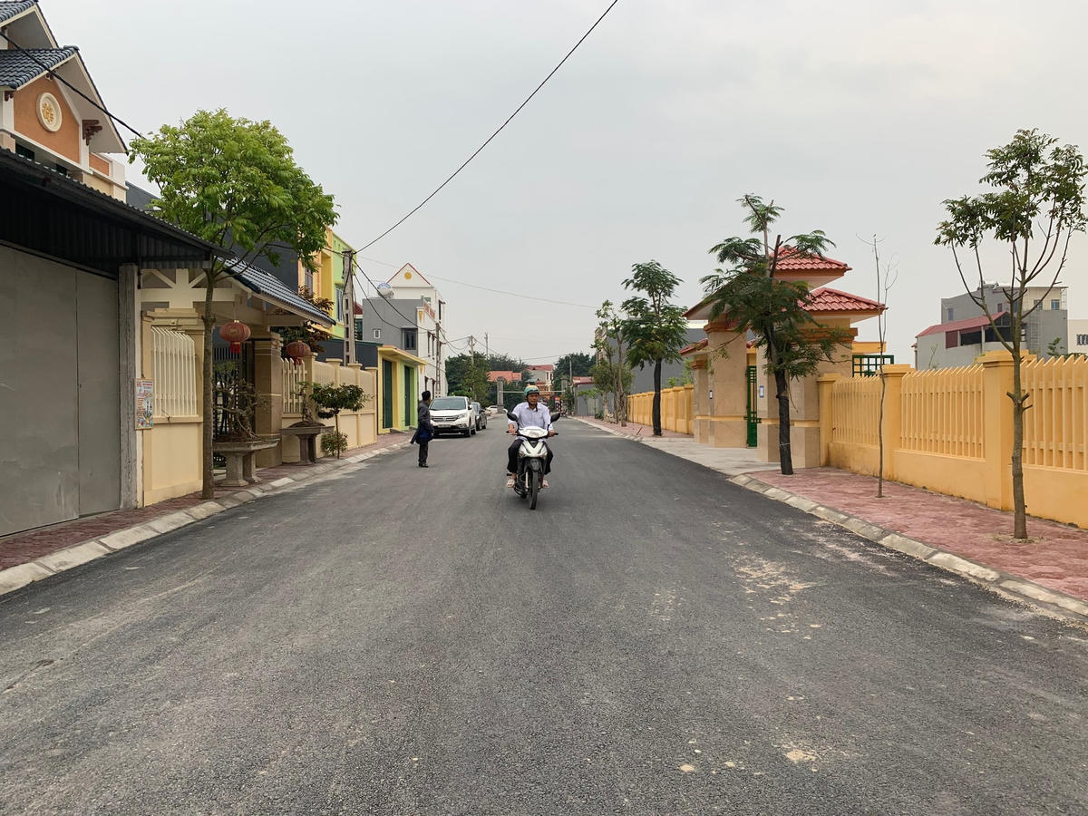 Xây dựng nông thôn mới, xã Tân Việt có thêm nhiều đường trải nhựa.