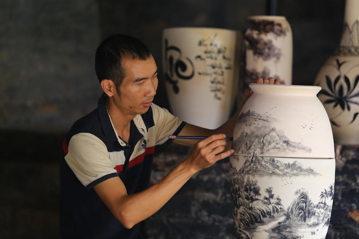 Hà Nội còn được mệnh danh là “đất trăm nghề”. Ảnh: Quang Vinh.