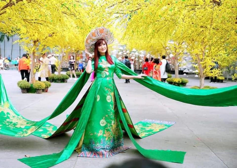 Xuất phát điểm là người mẫu, Hiền Mai từng bước lấn sân và trở thành diễn viên.