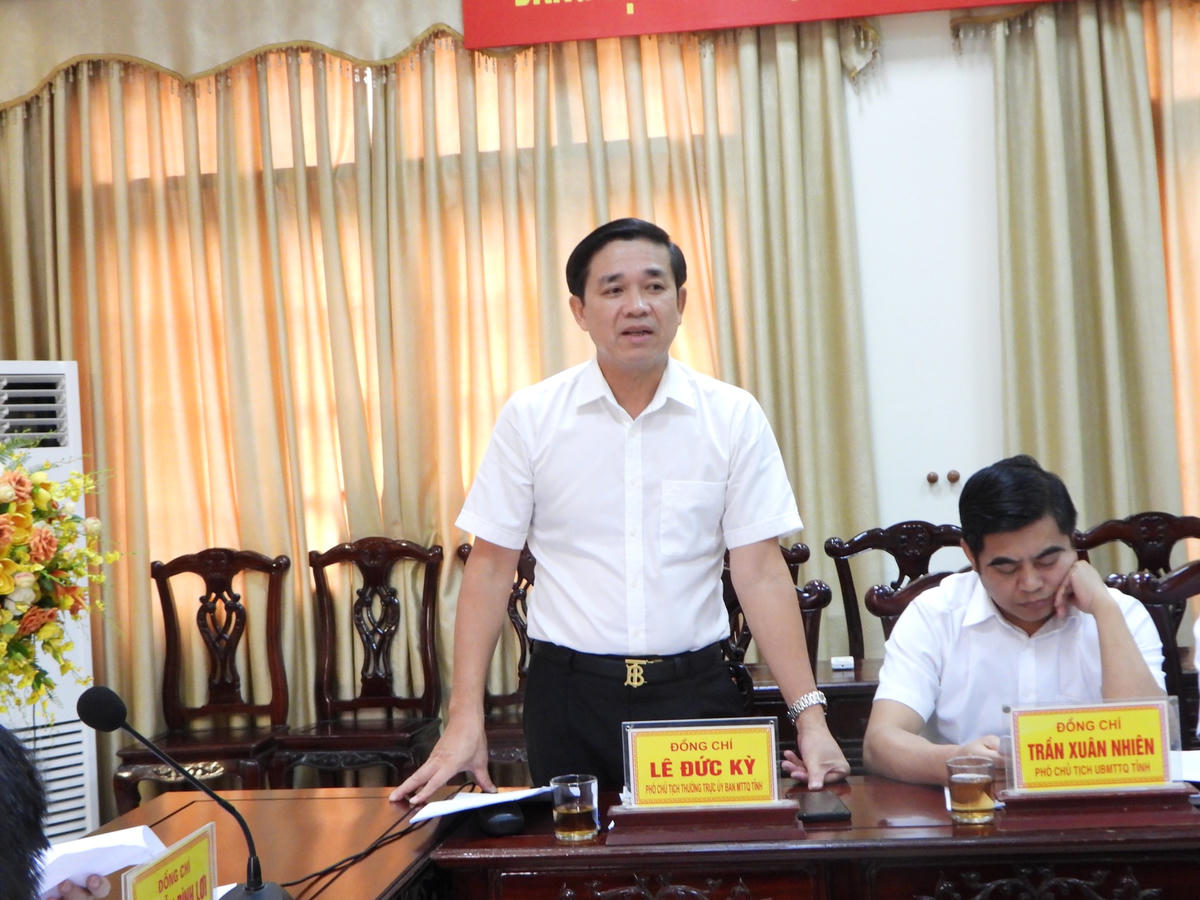 Ông Lê Đức Kỳ, Phó Chủ tịch Thường trực Ủy ban MTTQ tỉnh Bắc Ninh thông qua dự thảo hướng dẫn tổ chức Đại hội.