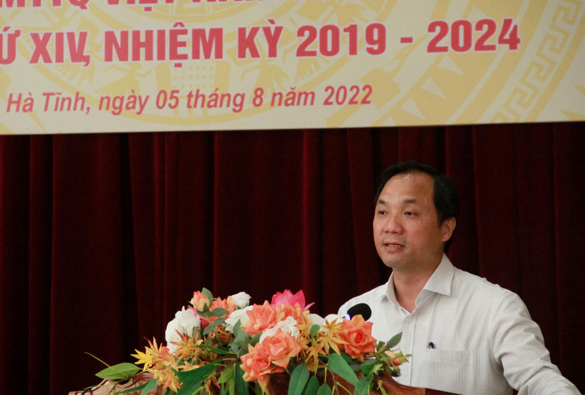 Bí thư Tỉnh ủy Hà Tĩnh Hoàng Trung Dũng biểu dương sự đóng góp của uỷ ban MTTQ các cấp.