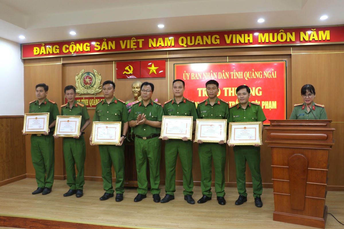 Công an tỉnh Quảng Ngãi khen thưởng cho các cá nhân, tập thể trong chuyên án.