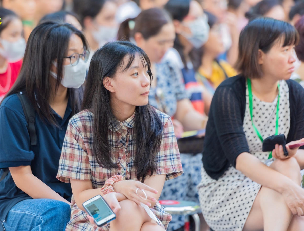 Học sinh trong buổi tư vấn chọn tổ hợp môn học lớp 10 của Trường THPT Việt Đức (Hà Nội).