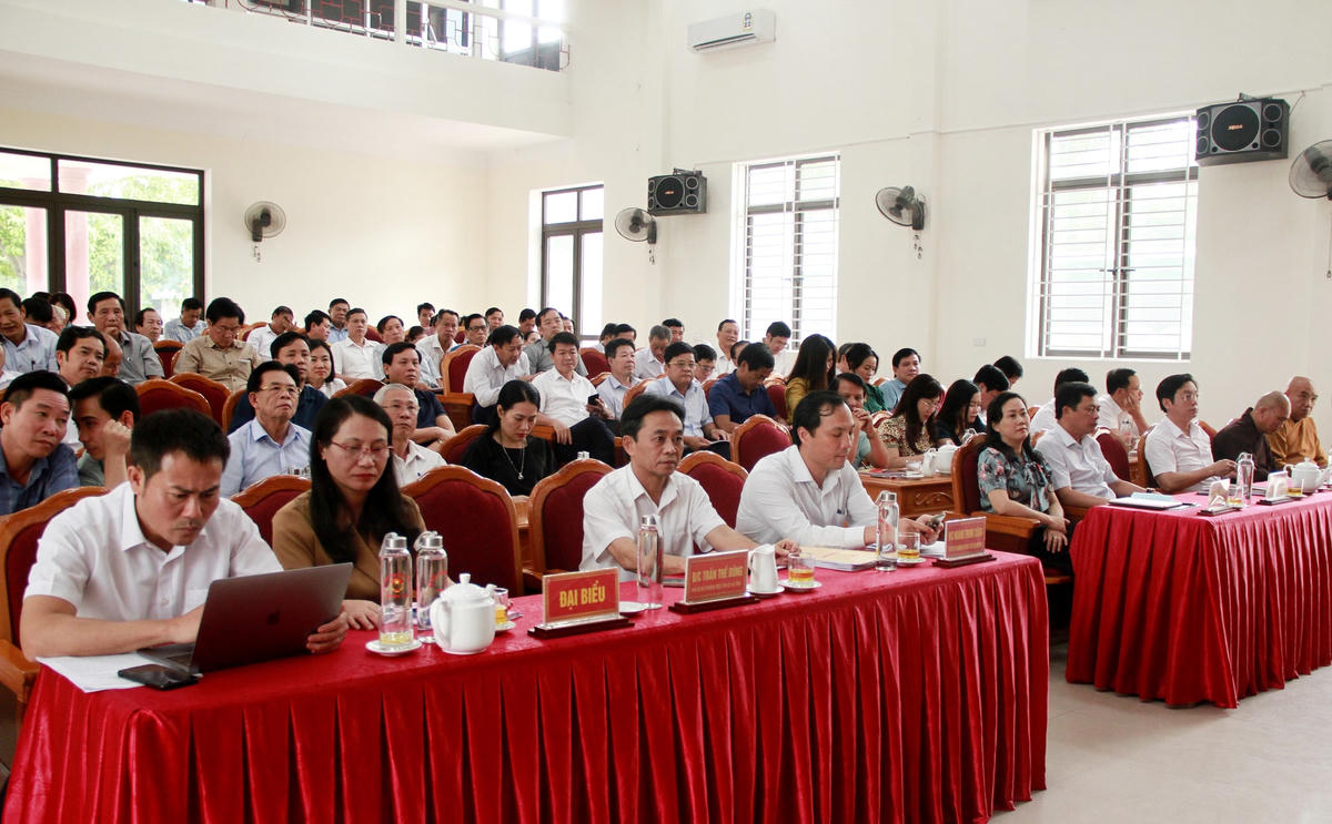 Các đại biểu tham gia hội nghị.